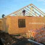 каркас кровли дома из СИП панелей